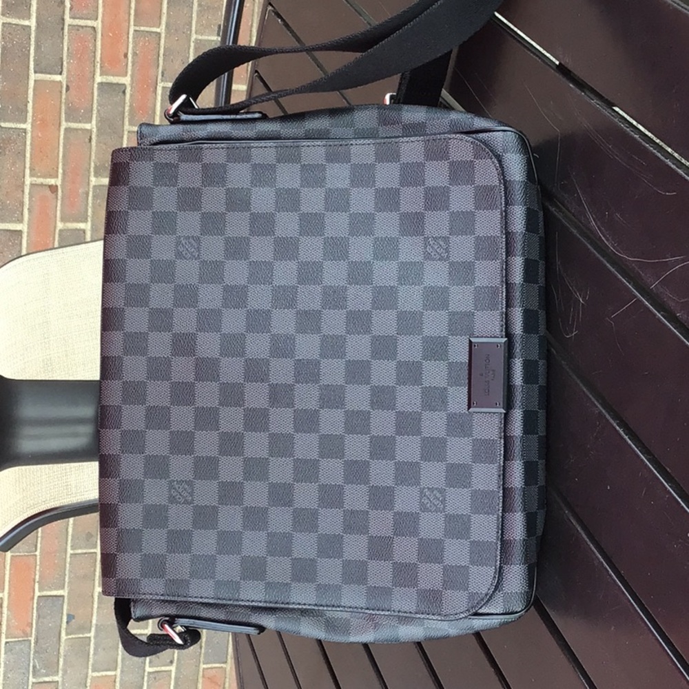 Louis Vuitton District Messenger cross body bag